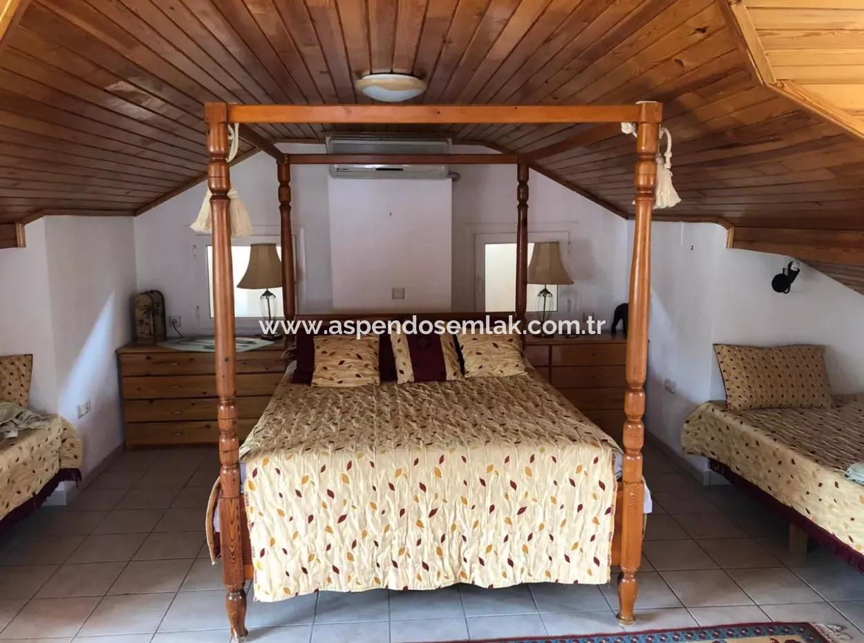 Dalyan Gülpınar'da 1100 M2 Arsa İçerisinde 6+1 Satılık Villa