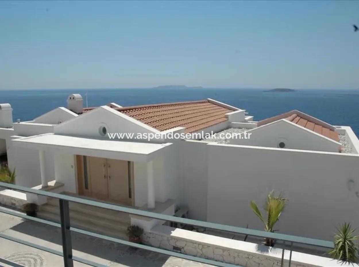Kaş Denize Sıfır Satılık Villa Meyis Adasına Ve Deniz Manzaralı Satılık Villa