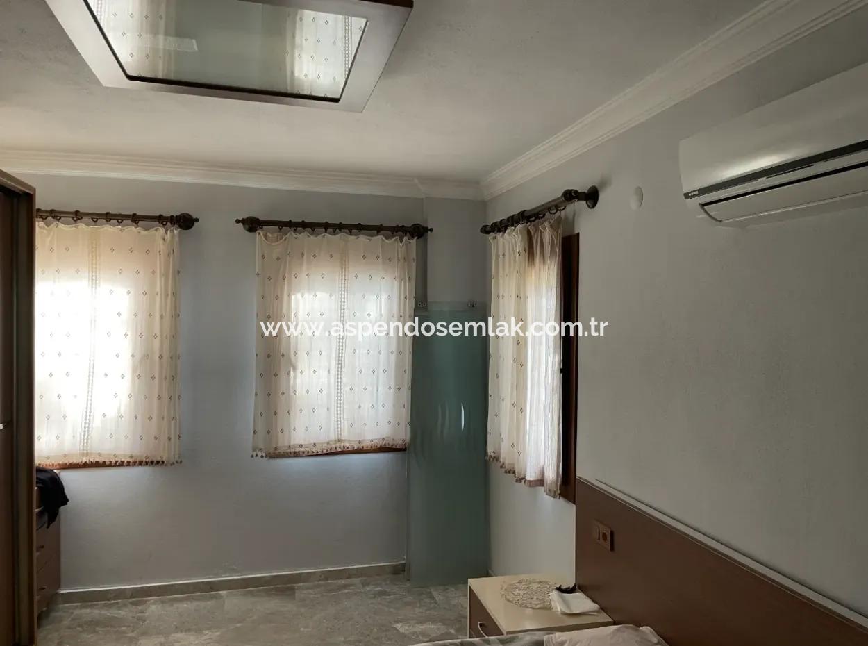 Akçapınar'da Deniz Manzaralı Satılık 6+1 Villa