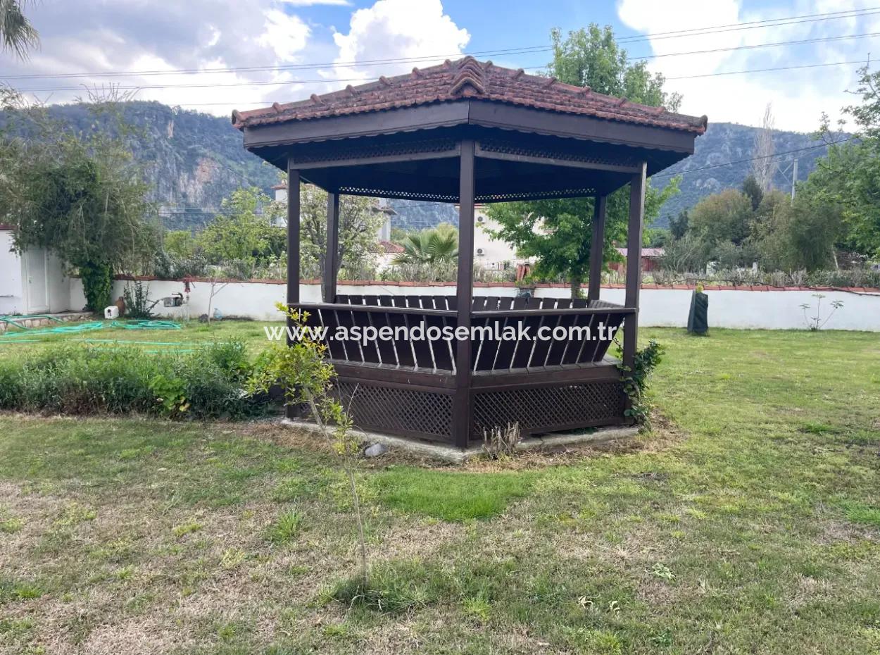 Okçular'da 1007M2 Arsa İçinde Satılık Villa