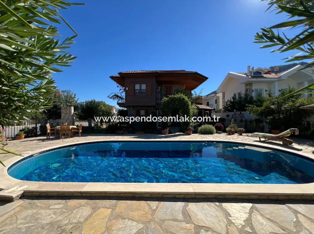 Dalyan Gülpınar'da 580M2 Arsa İçerisinde Satılık Taş Villa