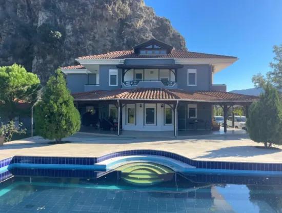 Dalyan Gülpınar'da 6000M2 Arsa İçerisinde 4+2 Satılık Villa