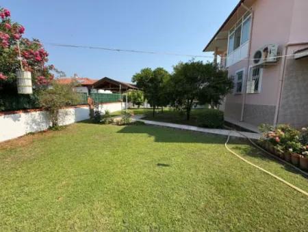 Okçular'da 514M2 Arsa İçerisinde 2 Katlı Satılık Ev
