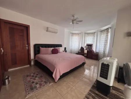 Dalyan Maraş'da Köşebaşında 980M2 Arsa İçin'de 5+1 Satılık Villa