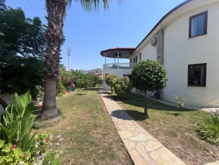 Dalyan Maraş'da Köşebaşında 980M2 Arsa İçin'de 5+1 Satılık Villa