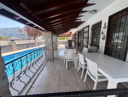 Dalyan Merkezde 301M2 Arsa İçerisinde 5+1 Satılık Villa